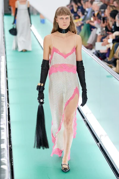 Look 10